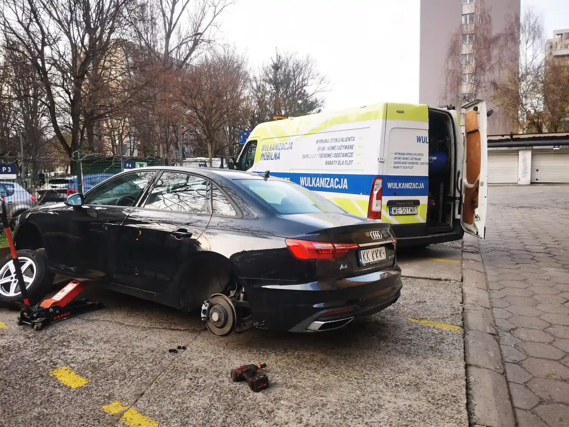 Audi A4, wymiana opony na Nowej Hucie, Krzesławice